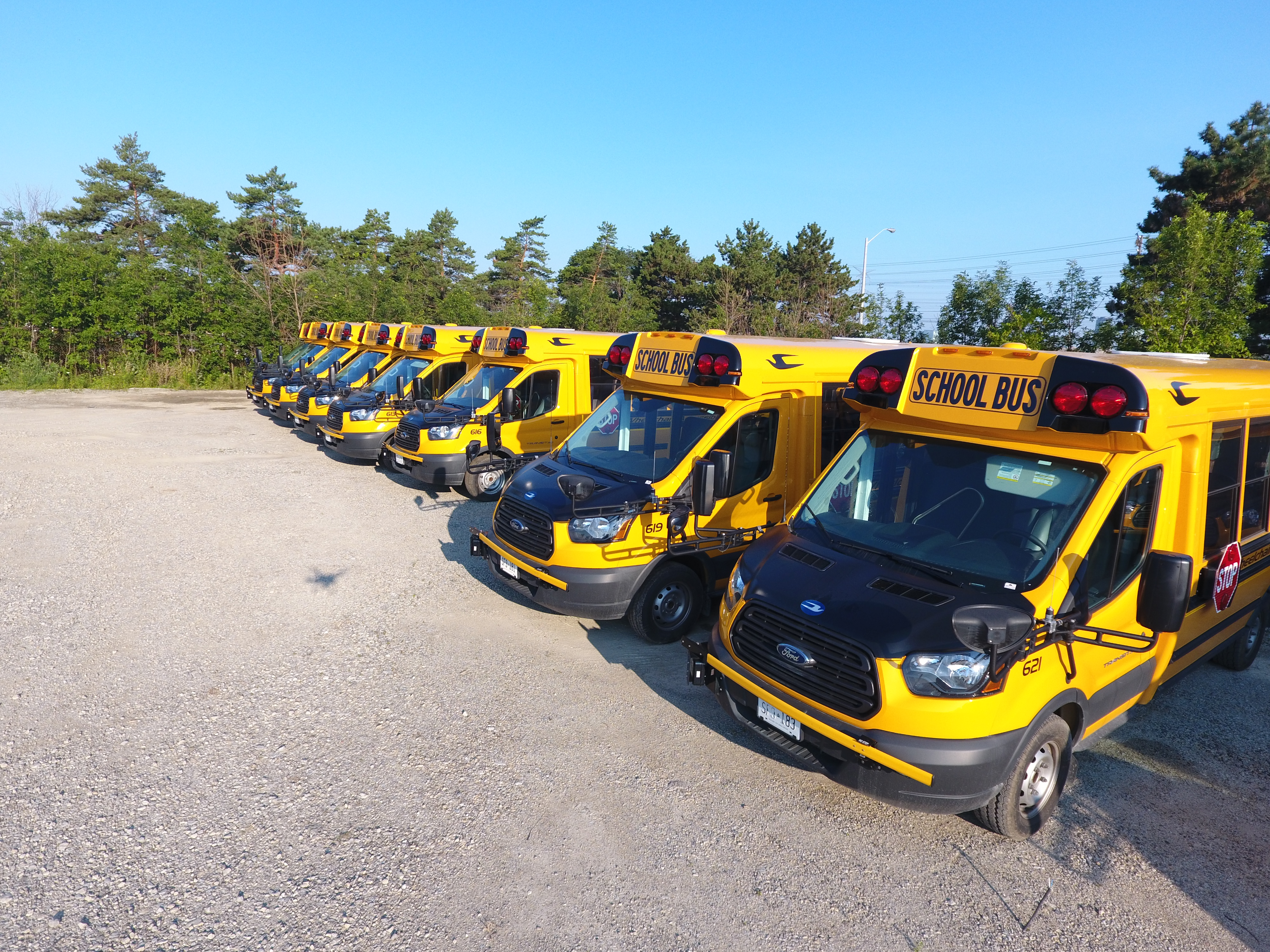 Organizers of group travel can cast their worries aside when they book one of our small school buses. Ideal for field trips, small school buses are a model of convenience, safety and cost efficiency. 
